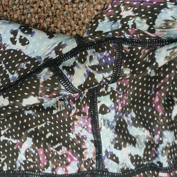 Lululemon EUC Sz 6 Capri Leggings - Picture 5 of 5